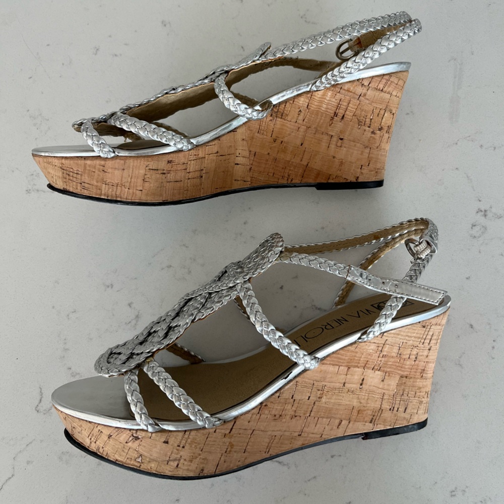 Via Neroli size 8.5 silver wedge